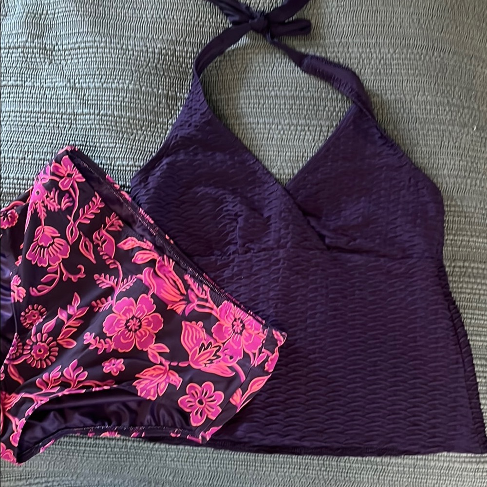 Lands’End texture v neck halter tankini set in size M (10-12)